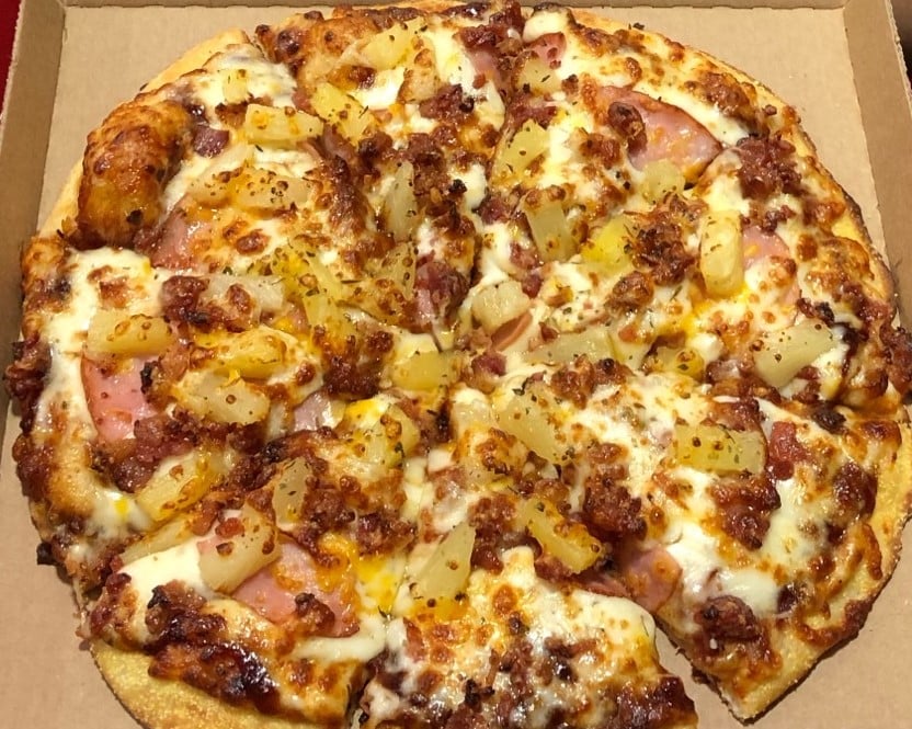 DineSIUE's tweet photo. Come try our Tropical Paradise pizza featured at Paavos this week!  A fresh artisan crust sauced with a spicy  chipotle BBQ and topped with mozzarella cheese, Canadian bacon, bacon, pineapple and cheddar cheese!  Yum! Available Monday - Friday 10a.m. - 8:30p.  See you there! https://t.co/sc6QtvSyO3