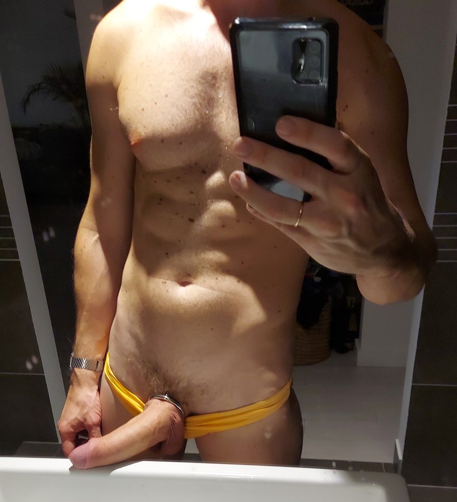 GAHUNGtop's tweet photo. Who wants to join me in the shower? πΏ π RT if you do π· #hung #hunglovers #fatcock #bigcocktwitter #BigDickGay #bigdickclub https://t.co/g5ejoufpZZ