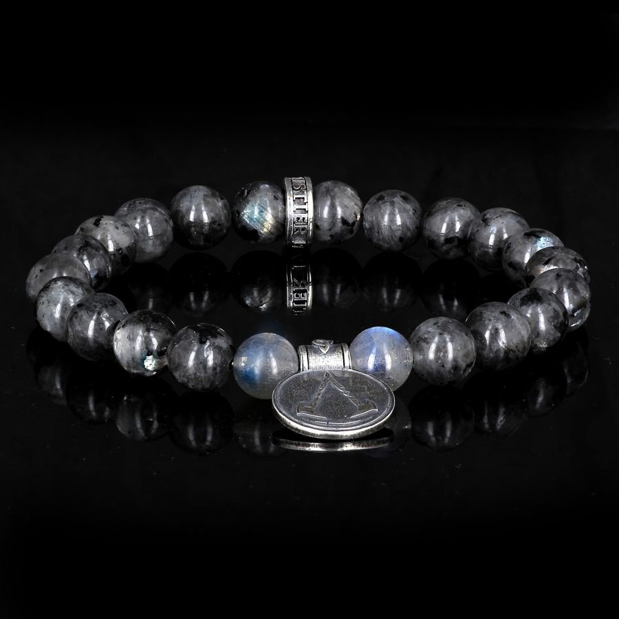 ⚔CONCOURS⚔

Je vous propose de gagner un bijoux édition limitée #AssassinsCreedValhalla de chez <a href="/FlibustierParis/">Flibustier Paris</a> 
Vous aurez le choix entre une chevaliere💍 argent massif ou un bracelet en larvikite et labradorite.

🪓 RT et FOLLOW <a href="/mythiXTrinity/">Trinity • #Trinitrip</a>
et <a href="/FlibustierParis/">Flibustier Paris</a>

SKOLL !