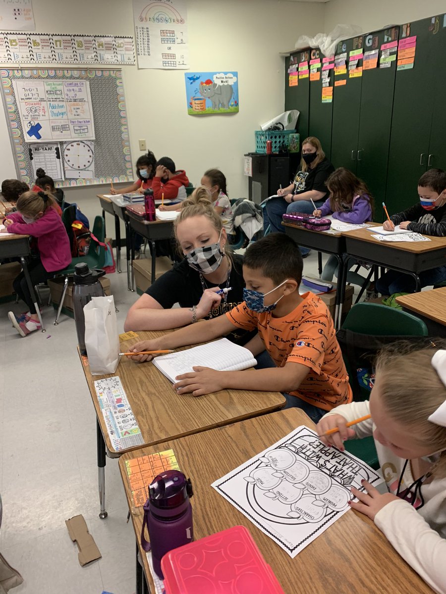 Tracee_Gonzales's tweet photo. Second grade teachers conferencing with students during writing! Students were excited to create their own fairytale and add elements of 3s, magic and creative settings! #seguinwrites #powerzone @PatlanES https://t.co/9O49nRFkfl