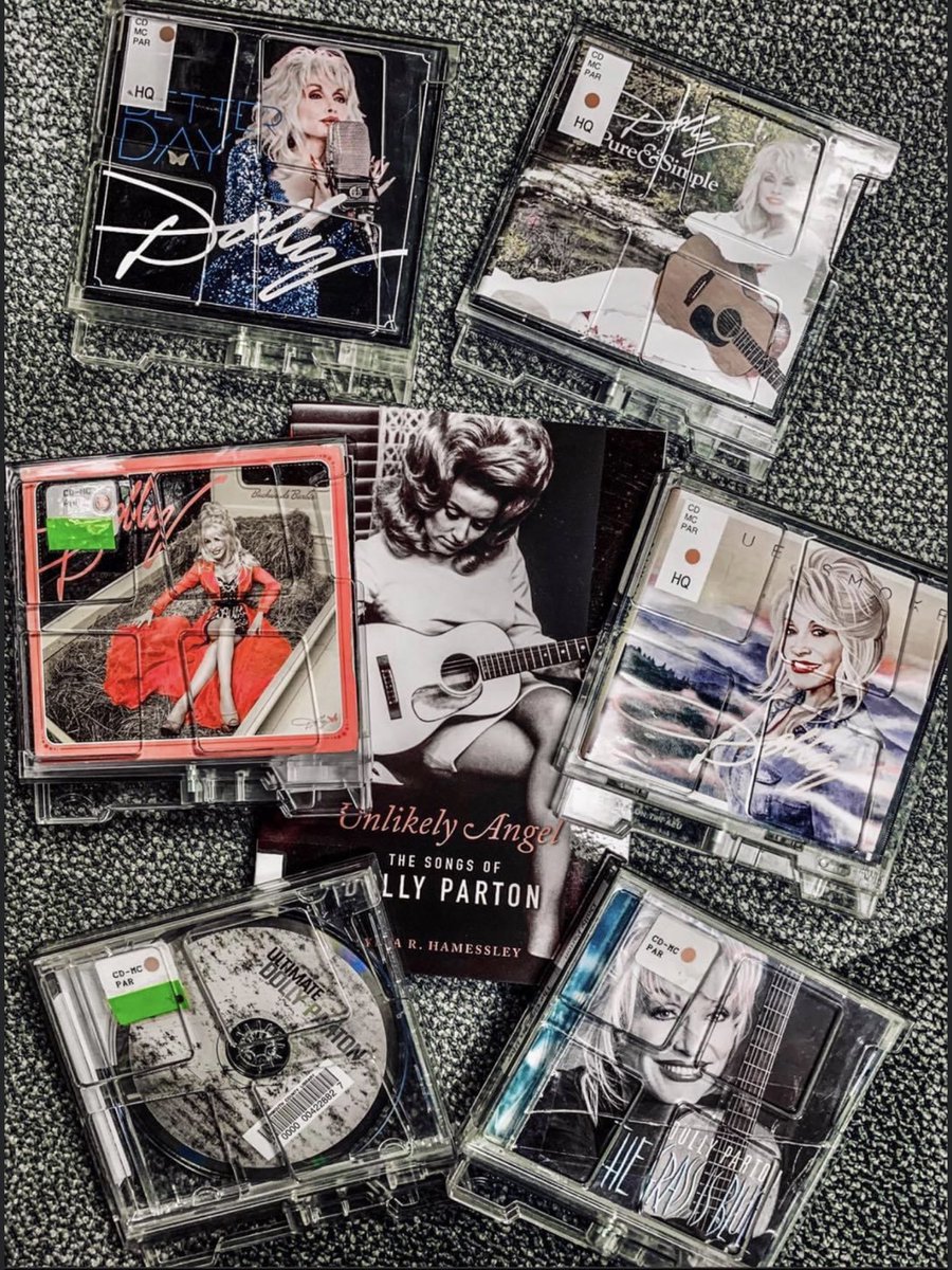MonCoLibrary's tweet image. Read the new #DollyParton book, while you enjoy the words &amp;amp; music of this amazing singer &amp;amp; songwriter! #requestnow 
#wordsandmusic #songwriter  #dollypartonfan #dollylovesbooks #librarieslovedollyparton