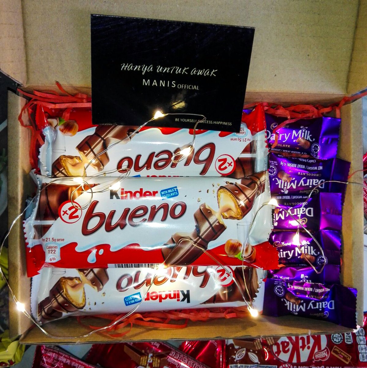 _pipssz_'s tweet photo. Hi semua🙋

Ada yang tengah pening nak pujuk girlfriend/boyfriend merajuk ke? 💆
Nak bagi hadiah ape eh? 😵

Cuba try test bagi surprise chocolate giftbox manees🎁

Nak details, korang boleh ws :
https://t.co/LBiFwOUgar
Nak usha ig :
https://t.co/cjkYBvKa74 https://t.co/jmpdEoHR7x