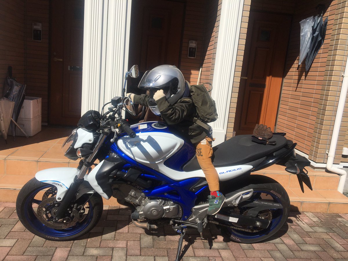 FairladyGt's tweet photo. SUZUKIに通勤で乗ったり
エクストレイルのナビシート座ったり
疑似餌投げてたり
キャンプしたり
ギター弾いたり
絵描いてみたり
本読んだりして生きてます。

固定用 https://t.co/5MsulmYrAh