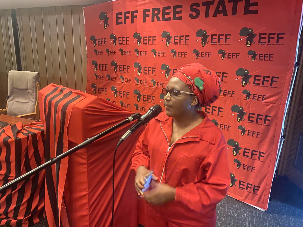 EFF_FreeState's tweet photo. The Regional Chairperson of Mangaung Region, Fighter Boitumelo Radebe also paying tribute and speaking on the character of the late Fighter Thabo Lekhu.

#RIPThaboLekhu https://t.co/fYEcdY0PWN