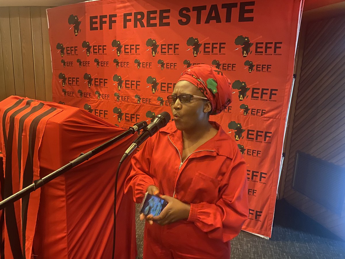 EFF_FreeState's tweet photo. The Regional Chairperson of Mangaung Region, Fighter Boitumelo Radebe also paying tribute and speaking on the character of the late Fighter Thabo Lekhu.

#RIPThaboLekhu https://t.co/fYEcdY0PWN