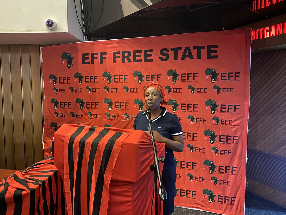EFF_FreeState's tweet photo. Provincial Chairperson, Commisar @MMakesini also paying tribute at the memorial service of the Free State Provincial Elections Manager, fighter Thabo Lekhu.

#RIPThaboLekhu https://t.co/hCiJQ1QVPS