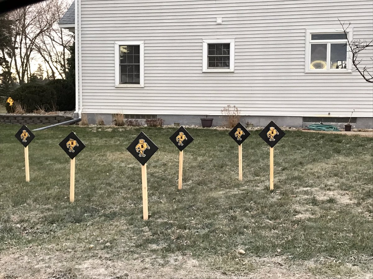 mRodey5's tweet photo. We got “HAWKED” last night to support Emmetsburg Prom.  🤔...I wonder who is next, @trode08?  Eeny, Meeny, Miny, Moe...guess my friends will have to wait and see!
#SurpriseandDelight #ehawkpride https://t.co/uuFJ6mxxjp