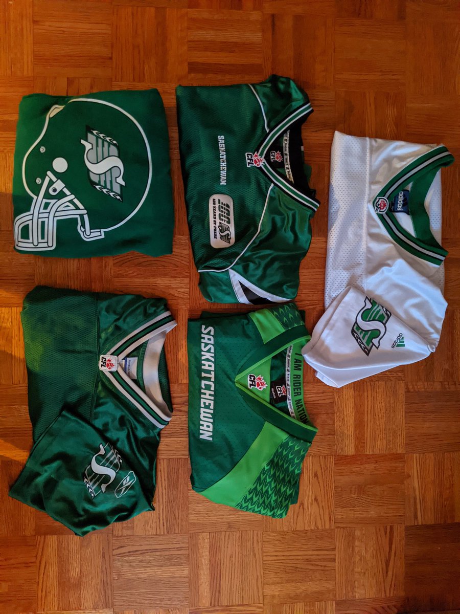 ChrisEliason's tweet photo. It's #greycup week, and while the game might be cancelled, I can still celebrate my @sskroughriders at work this week #greenisthecolour #cfl #GreyCupUnite https://t.co/SYsOGfsfEQ