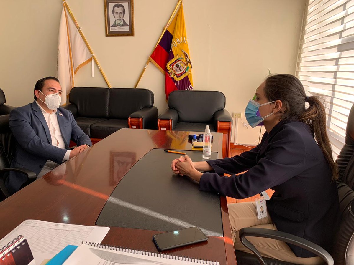 Acess_Ec's tweet photo. #Loja | Nuestro Director Zonal 7 @RobinFloresOf mantuvo reunión con @GabrielaLuzur13 Coordinadora Zonal @Salud_CZ7. Articulamos acciones interinstitucionales para fortalecer la prestación de servicios a través del Sistema Nacional de Salud. #ACESSTeAsesora https://t.co/LTfwxpmdmW
