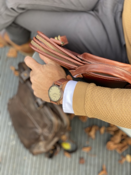 TheLeatherMob's tweet photo. Buying for men can be difficult right? Check out Morgan Classic Vacchetta a modern take on a briefcase, crafted with genuine high quality Italian Leather. Also available in our vintage wash, which comes in over 15 colours. https://t.co/0eT3gkJvjv  #leatherbriefcase https://t.co/UIF0QuukVe