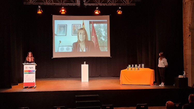 llenguacatalana's tweet photo. L’enhorabona a l'aplicació Lacompra, premi a la millor gestió en #llengua i comunicació en les #TIC dels #PremisETECH2020.

https://t.co/HOTMtYhAkU

@premisetech @AENTEG #Girona @EsterFranquesaB @tic https://t.co/DUtz7UlTIX