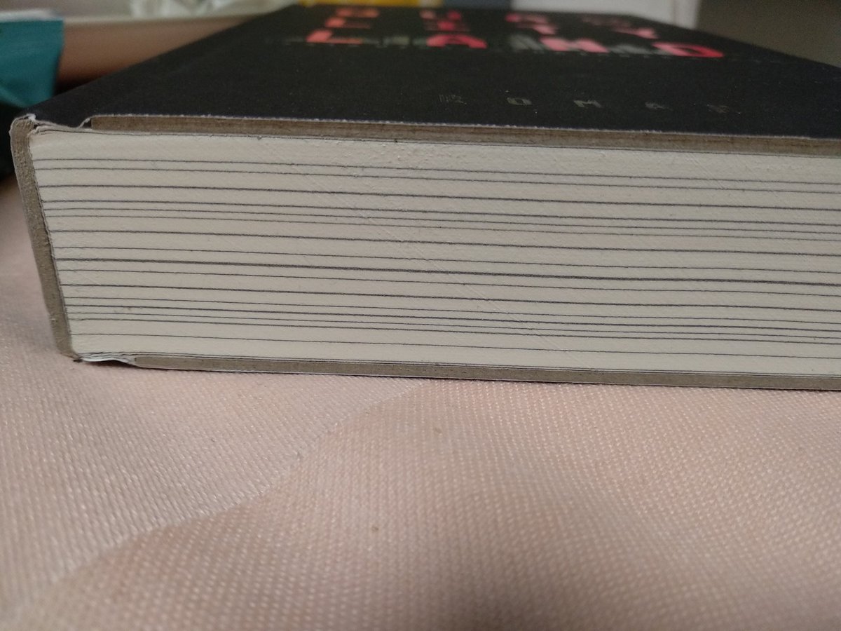 Lenyed_'s tweet photo. Und übrigens finde ich es erfrischend, wie "roh" das Buch aussieht. #MarcUweKling #QualityLand #QualityLand2 @realMarcUwe https://t.co/a8O7zTb583