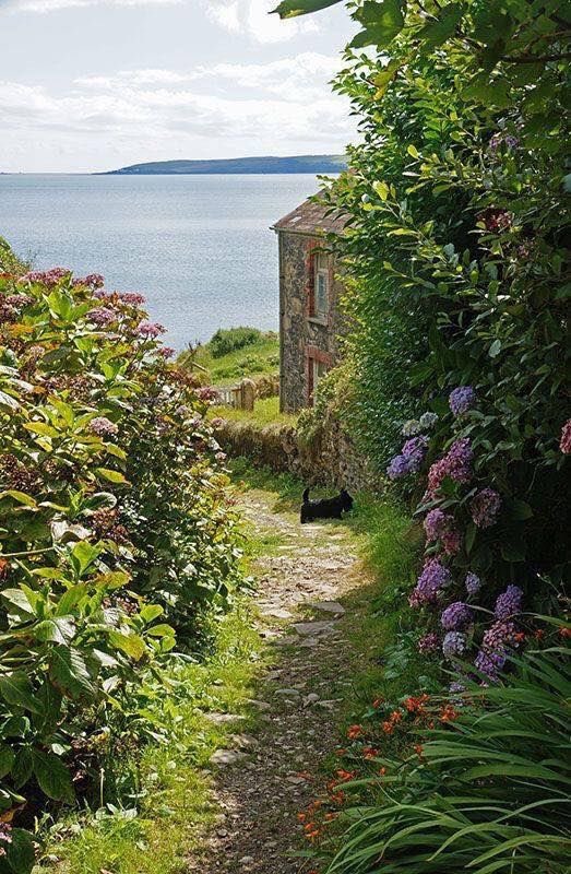 llyanska's tweet photo. ENGLANDS Green and pleasant land ... 

  PROTECT YOUR HISTORY 

             AND HERITAGE 

         FELLOW PATRIOTS 

 They are trying to make it an illegal offence and PAINTING over OUR HISTORY &amp; HERITAGE!  ❌NO WAY❌ https://t.co/x9IJvu76BN