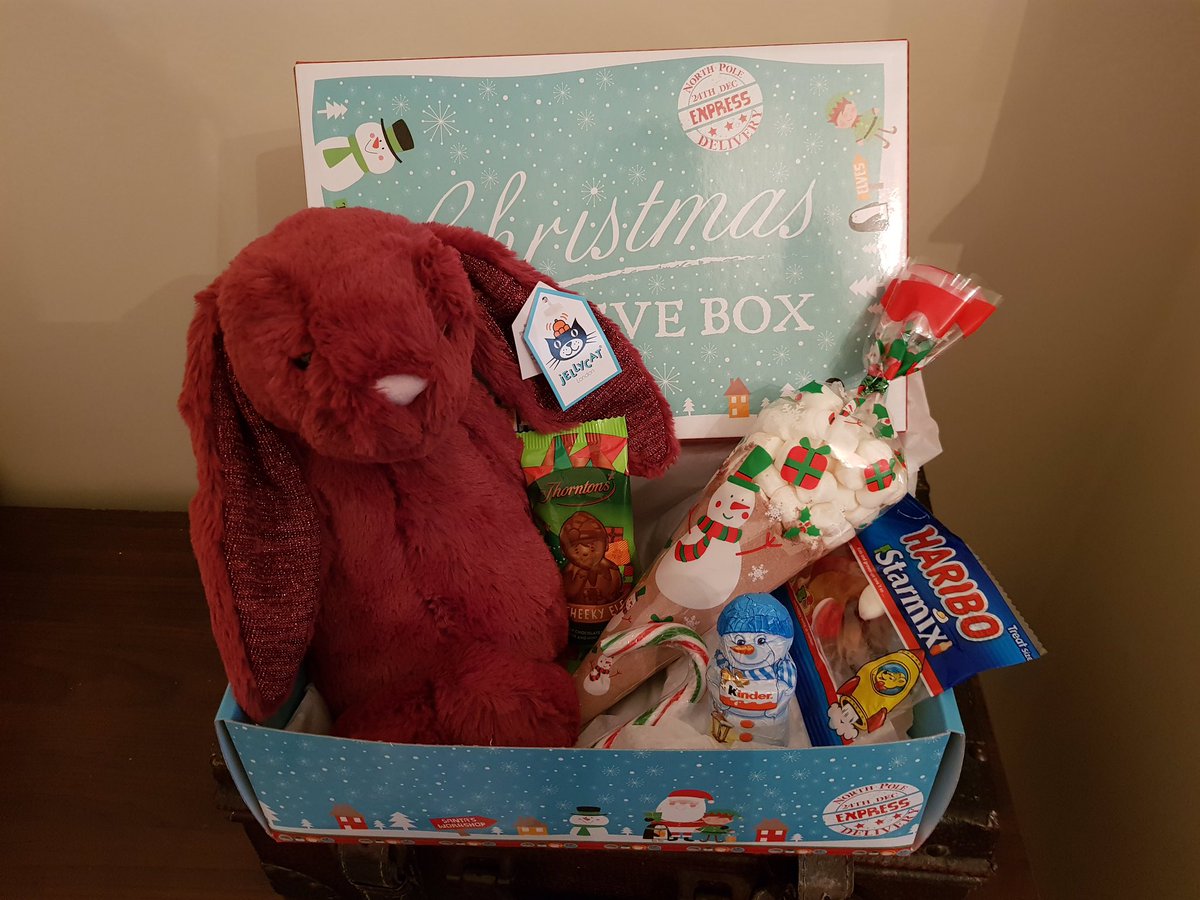 stonegatebears's tweet photo. OHH IM SO EXCITED TO SHOW YOU THESE FABULOUS CHRISTMAS EVE BOXES 😊
£19.99 -BUKOWSKI  PENGUIN OR JELLYCAT BUNNY ( COLOUR CAN BE CHANGED ) HOT CHOCOLATE &amp; MARSHMALLOW,THORNTONS CHOCOLATE CHEEKY ELF, KINDER CHOCOLATE SNOW MAN, HARIBO SWEETS AND A CANDY!!! https://t.co/JQEhGC83fc https://t.co/J8A1Hhc9ZT