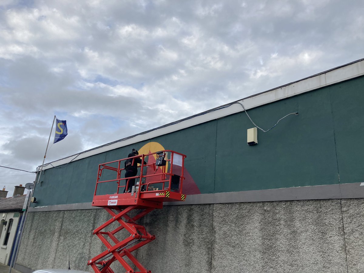 dublincomicarts's tweet photo. Pleasant surprise walking through Stoneybatter and finding @hollypereira81 painting a new mural! Canโt wait to see it when itโs done! https://t.co/taSFcFpEeO