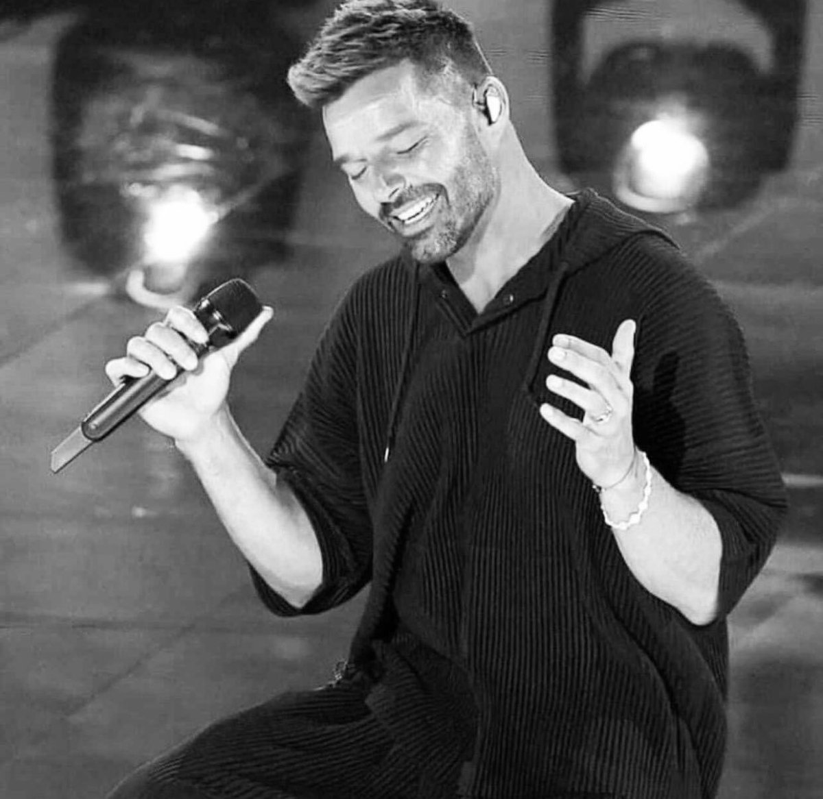 ricky_martin's tweet photo. #Rehearsals. #Ensayos 
.
📸: @LatinGRAMMYs Nov. 19th https://t.co/xBhkfMQ49I