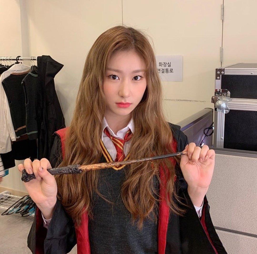 5IMPHONY's tweet photo. ㅤㅤ🎼 ․ ․ ․ 𝖥𝗂𝗏𝖾 𝗏𝗈𝗂𝖼𝖾𝗌, 𝗈𝗇𝖾 𝘴𝘺𝘮𝘱𝘩𝘰𝘯𝘺.

ㅤㅤㅤㅤ◞ Sımphonч's *  updαte! #THYSTATION + #THYLF.

[#CALÍOPE] Diría los trucos para recomendar tanto arte, pero un mago nunca los revela. Ahora seguimos con Long Flight. Stan THY for clean skin! https://t.co/xq4S96KKbI
