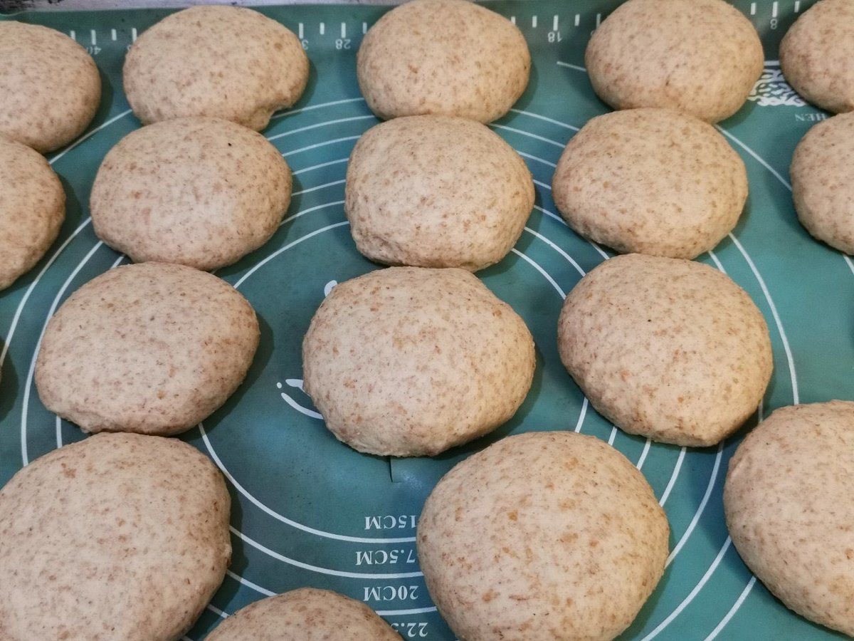 JojoSekri's tweet photo. JojoCookingMagic Homemade Wholemeal Wheat Bun 
JojoCookingMagic Recipe
#brötchen #selbstgemachtbrötchen #bun #rollsbread #naturalingredients #nopreservatives #nofoodcoloring #noaddictives #homemade #baking #noartificialflavors #homebaking @jojocookingmagic @jojosekri https://t.co/Ih1jkWuSXs