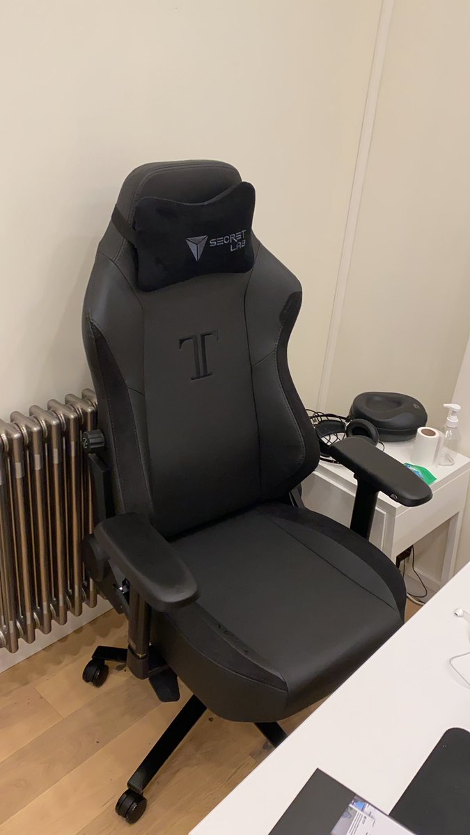 Proud to be a #Secretlab owner 🖖