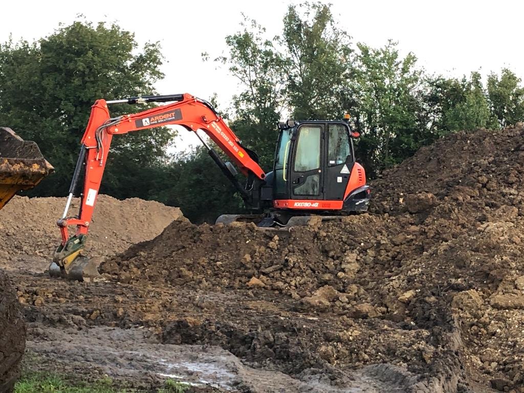 ArdentHire's tweet photo. The 'bread n' butter' of the hire industry, an 8T excavator, in a middle of a job. Thank you for choosing Ardent.
Contact us to arrange your next hire, with or without operator.
#ardenthire #excavators #kubota #constructionuk #passionpaceperformance https://t.co/a4WlpAbWDf