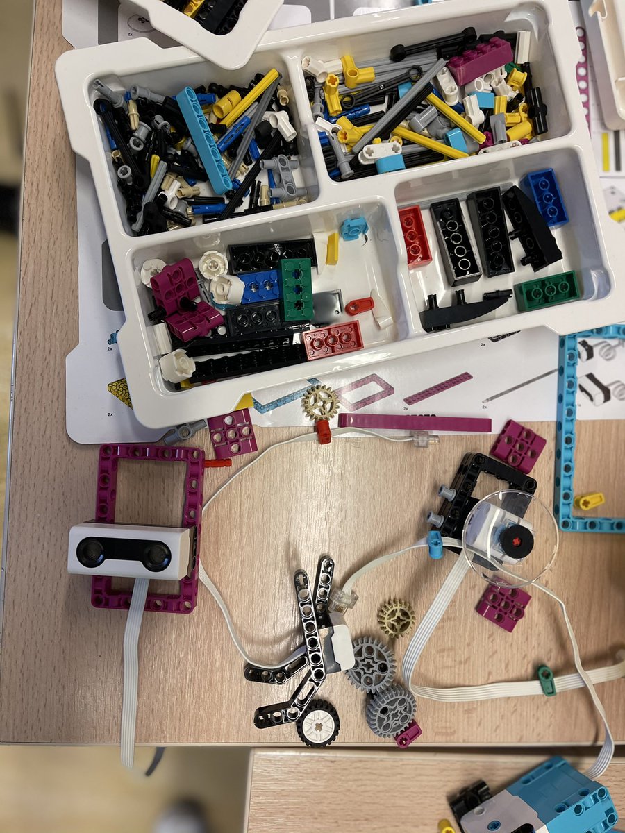 LEGO Studio Ciney tweet media