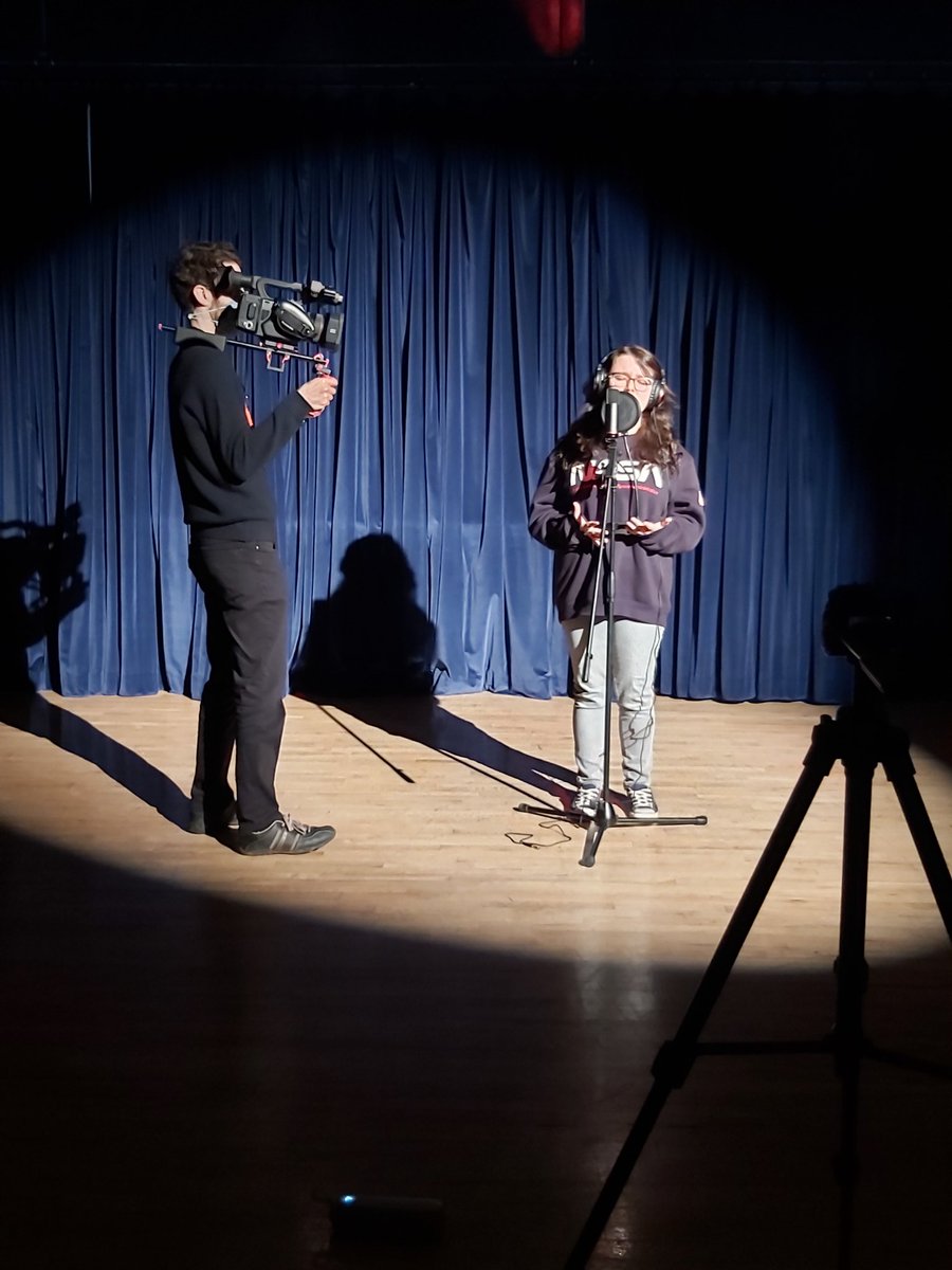 LincsOneVenues's tweet photo. The pandemic may have put a stop to lots of things but here at LOV were not letting that stop our @youthmusic #EVOLVE project. Some amazing performances by our young people @qegs_horncastle Day one of social distanced filming completed #timeofourlives #singularsensation https://t.co/wOyzBO7bBy