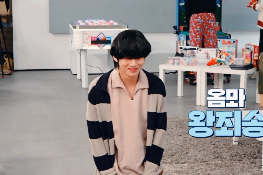 xialintae's tweet photo. I am in love with our precious ๐
@BTS_twt #Taehyung #ourprecious https://t.co/z5AT0kzX0l