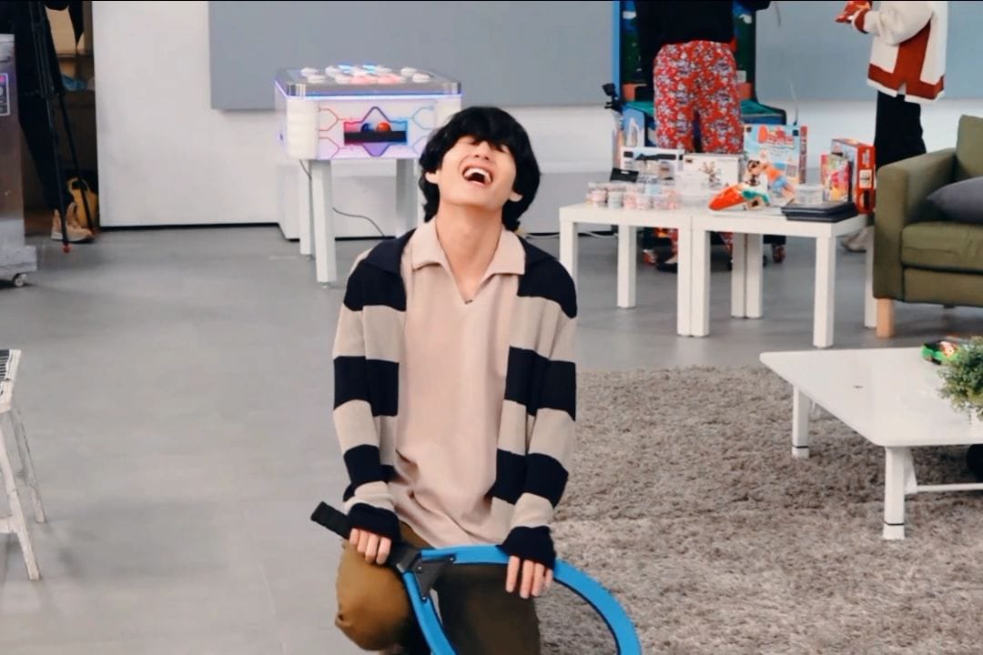 xialintae's tweet photo. I am in love with our precious ๐
@BTS_twt #Taehyung #ourprecious https://t.co/z5AT0kzX0l