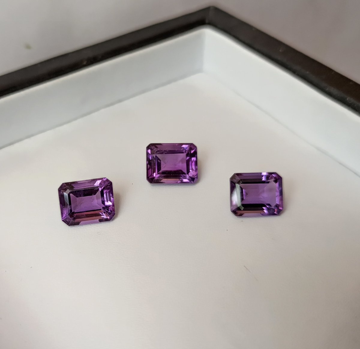 krishna_gems's tweet photo. Excited to share the latest addition to my #etsyshop: Natural African Amethyst AAA Quality 10X8MM Emerald Cut 3 Piece #amethystemeraldcut #octagoncut #amethystgem #looseGemstonelot #christmas #amethyst #wholesalelot #christmasgifts #listmyitem #ListMyEtsy https://t.co/9emBx2PJoM https://t.co/T1CsJamzQg