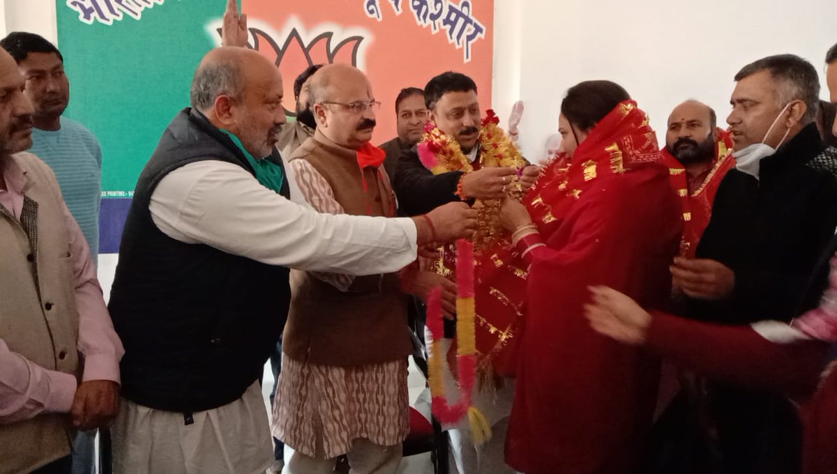 YudhvirSethiBJP's tweet image. KATHUA:
#PAGD struggling to regain lost power in #JammuAndKashmir. People’s Alliance of Gupkar Declaration (PAGD) misleading the people of J &amp;amp; K,#PAGD is an alliance of opportunist’s political parties which are struggling to regain the lost power in J&amp;amp;K.
@tarunchughbjp