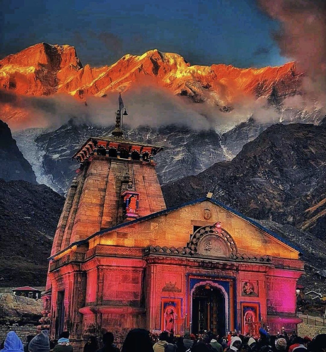 priyagupta999's tweet photo. Unreal...#Kedarnathji https://t.co/FSvGMoMRWf