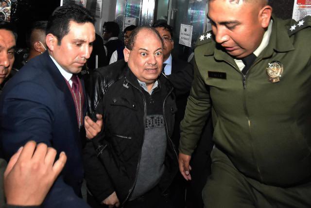 entrammbasaguas's tweet photo. En enero pregunté al ministro Murillo por qué Romero estaba en libertad. Me respondió que no había causas contra él y que respetaba la Ley.

Tras las investigaciones de @okdiario, donde descubrimos su escondite y su participación en los pagos a Pablo Iglesias, fue detenido. https://t.co/5wpGVQil6P