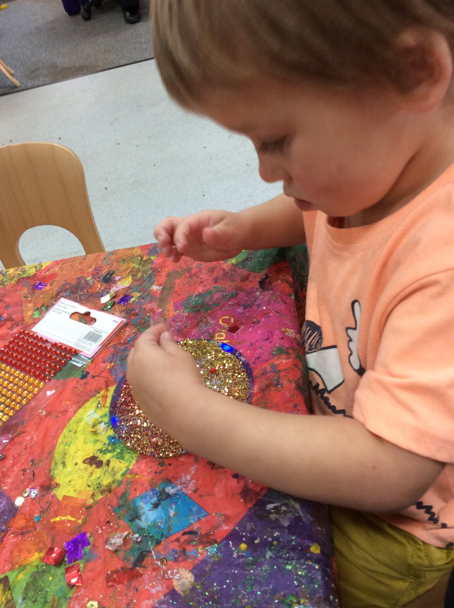 DanesInfAcad's tweet photo. #DIAnursery have used their fine motor skills to use glue to combine glitter and sequins to create a diva tea light holder.#Diwali2020 #MightyCreatives #Artsmarkaward https://t.co/LOPsv6F9C2