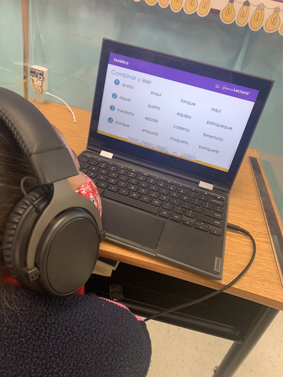 kellsc77's tweet photo. Their teacher might be out today, but that’s not stopping these 1st graders from getting their Phonics lesson in. Love hearing them sound out and pronounce all of the words...I’m over here learning some Spanish today!! #GISD #TheLearningDoesntStop https://t.co/n6jZ9JcROB