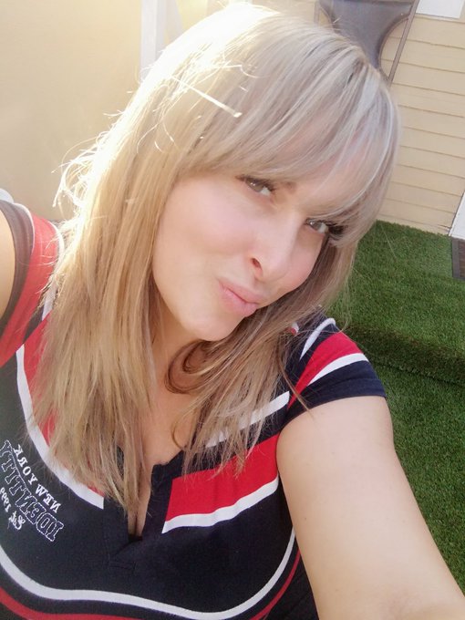 Sweet kisses https://t.co/nMlJhZTaVv