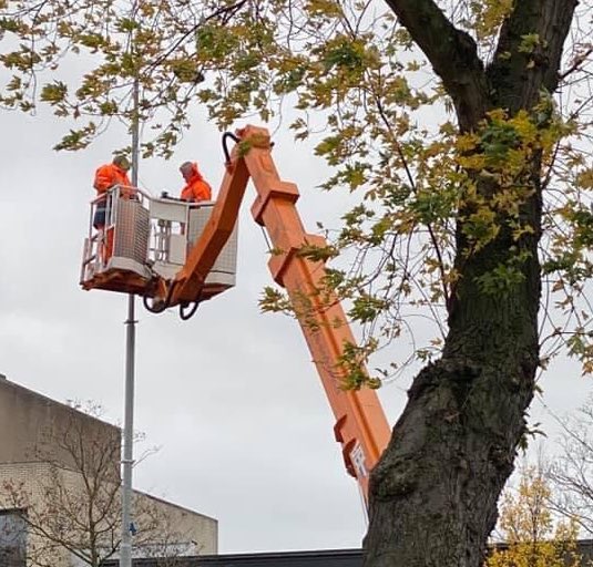 ...We kunnen ook niks ongemerkt doen zeg 😉.... vandaag kregen onze #vrijwilligers weer een mooi #compliment! #velehandenmakenlichtwerk #lichtindonkeretijden #gloweindhoven #bedanktvoorhetplaatje #compliment