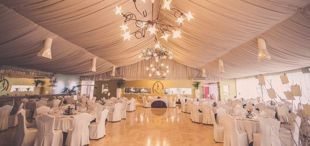 ¡Cásate desde 109€ / invitado con Cóctel, menú, 3 horas de barra libre y discoteca!
El 2021 va a ser un gran año, en  #LaRomanée lo sabemos y queremos aportar nuestro granito de arena para que así sea ¡Cásate en una finca exclusiva a un precio increíble! 👏