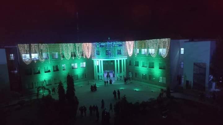 uomediaofficial's tweet photo. The University of Okara (UO) is celebrating the Shan-e-Rahmatul-Lil-Alameen (Peace Be Upon Him) week to celebrate the glorious and sacred life of Holy Prophet (Peace Be Upon Him); for which the whole campus has been turned Green. https://t.co/lQ0NkLcfHS