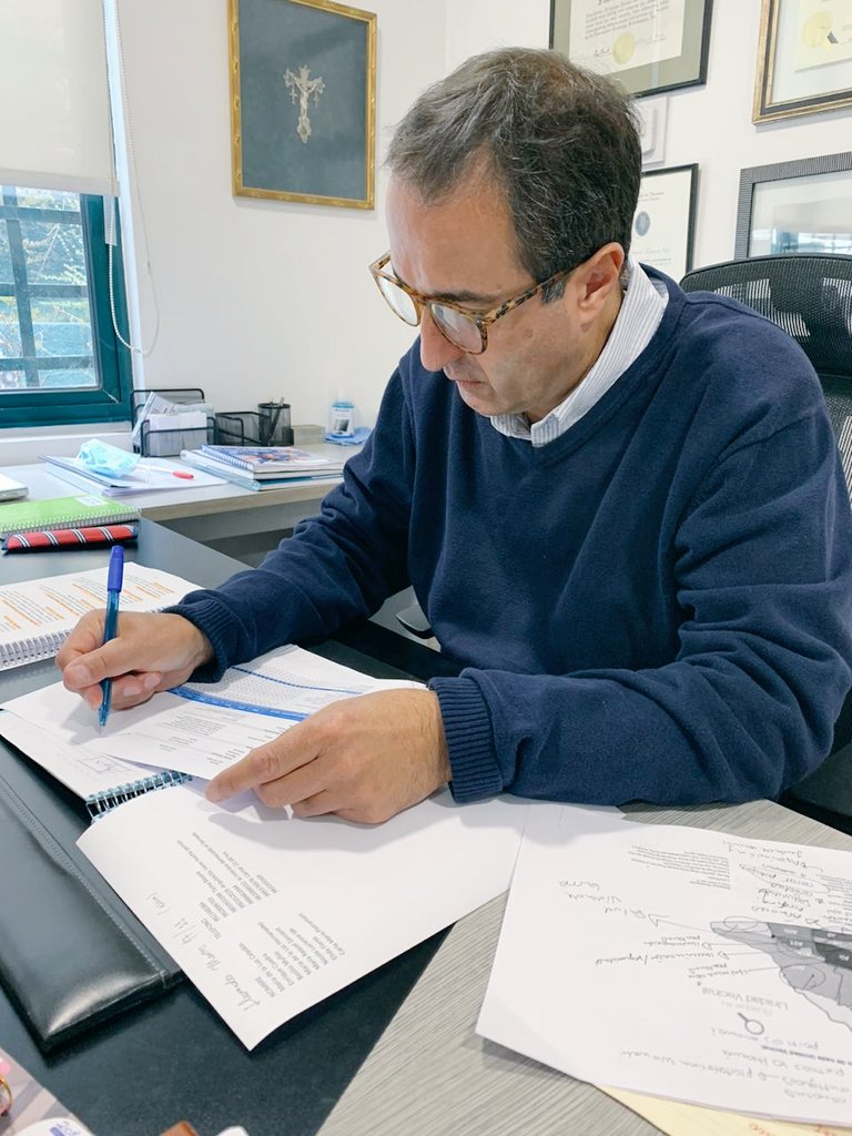 PabloZalaquettS's tweet photo. Hoy tenemos un debate por @elliberocl a las 17h00. Como siempre me estoy preparando para seguir construyendo las ideas que llevarán a #Vitacura a ser una mejor comuna.
Lo pueden ver vía 👉 https://t.co/YFC14an5wi
#primarias29NOV
#MejorVitacuraAhoraZalaquett https://t.co/r0PkV8Zyu5