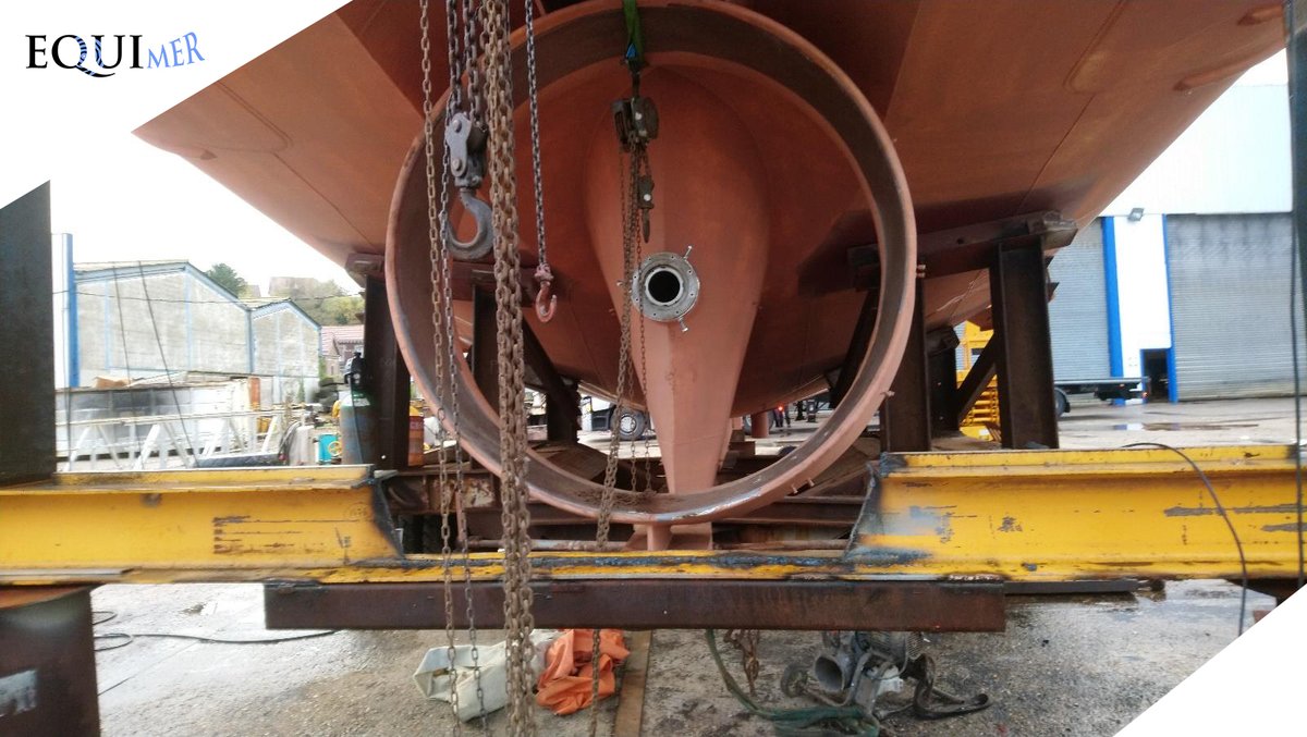 Equimer_marine's tweet photo. [🔧Installation moteur et ligne d’arbre – Chalutier Gloire à dieu 🛳]

💬 L’équipe #EQUIMER a installé le moteur et effectué le lignage de la ligne d’arbre (10/2020) du Chalutier « Gloire à Dieu » à @dieppefr  dans l’usine de @Mim_dieppe  qui est en charge de la construction.😉 https://t.co/O55DviO4OI