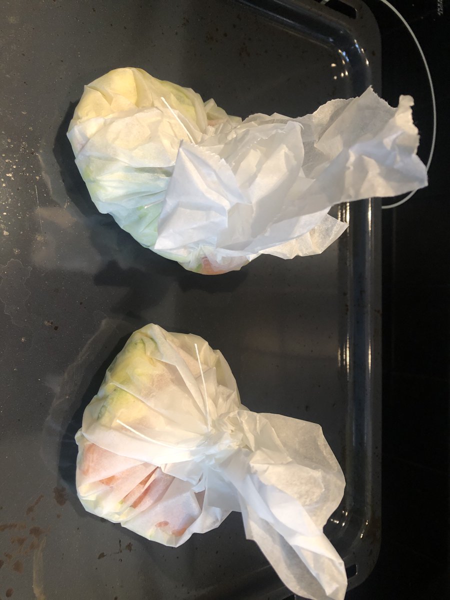 Roumain_91's tweet photo. Chaleur pulsée et vapeur Niveau 3 avec mon four @WhirlpoolCorp W7 pour mon saumon !
La vapeur rend le poisson juteux/fondant, moins de perte de masse lors de la cuisson et le poisson est cuit (et non grillé). Venez tester le four avec @Demooz_Fr
  #demoozerwhirlpool #steamsensew7 https://t.co/frareCoVuQ