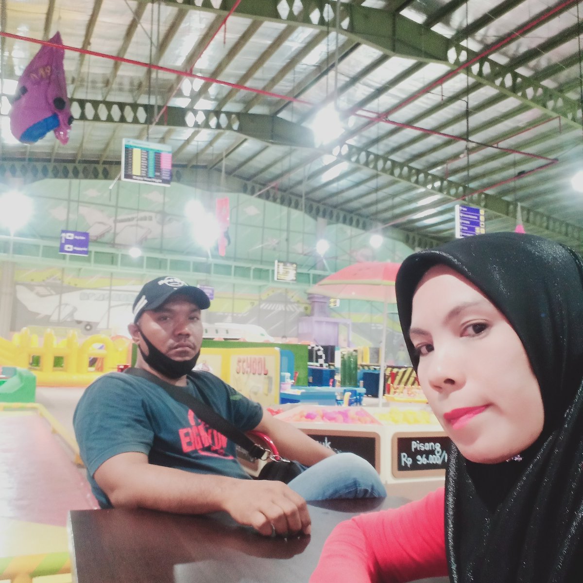SuriWn's tweet photo. Aku dan kamu https://t.co/dAChk2KMBw