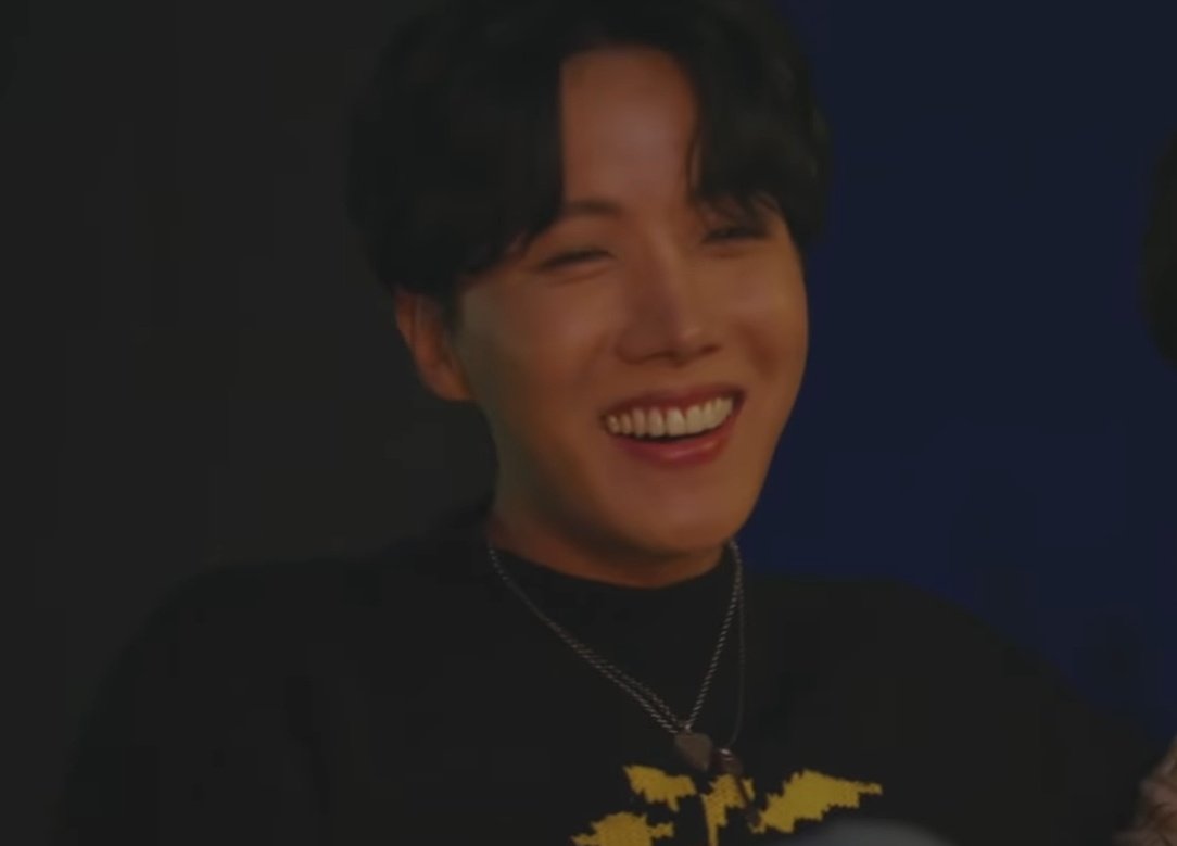 hourlyhobi's tweet photo. #JHOPE – Life Goes On https://t.co/AxjRMRED8I