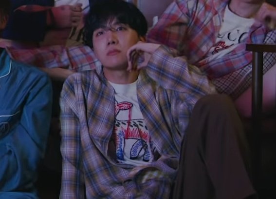 hourlyhobi's tweet photo. #JHOPE – Life Goes On https://t.co/AxjRMRED8I