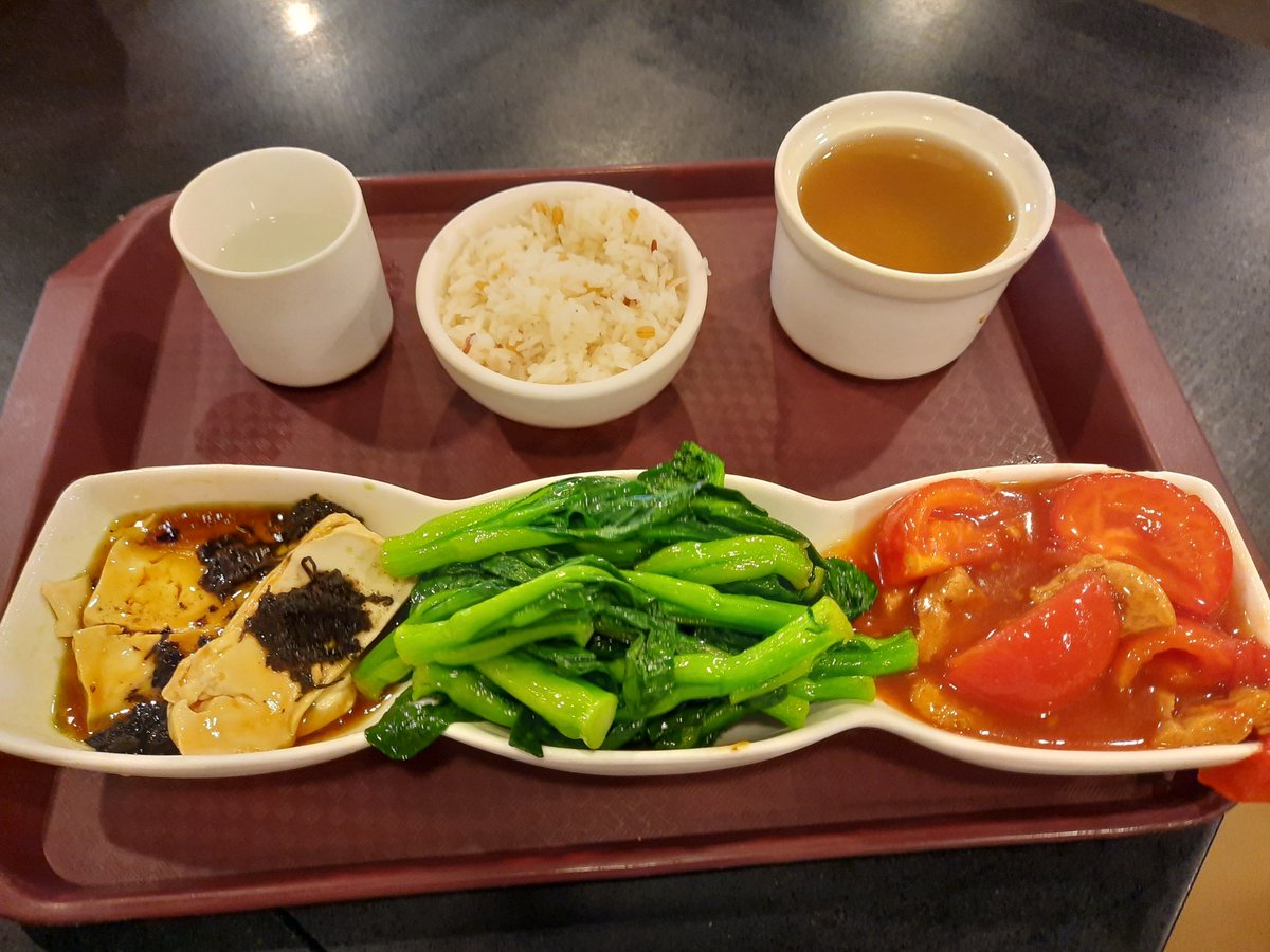 Methane_ice's tweet photo. 呢間喺灣仔嘅素食黃店真心好味呀！我今日試咗三餸一湯一飯嘅午市套餐（餸：六選三，唔夠飽仲可以免費添加落咗紅糙米嘅飯）。要不亦可 a la carte 咁叫小菜！大推！

地址：灣仔譚臣道105-111號豪富大廈2樓
#麗姐厨房
#黃店
#素食 https://t.co/u1RPJxA3cS