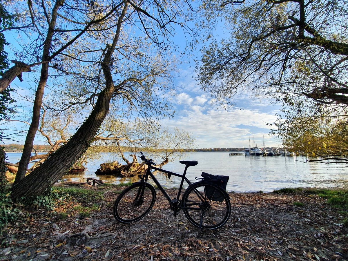 gipfelwelt's tweet photo. Meine Berliner Pracht Radtour verbindet viel Prächtiges an Natur und Stadt, das #Berlin bietet, mit einem Stück #Potsdam: Havel, Schlösser, Seen, Häfen, Inseln und mehr. #Tour #Radtour #Tagestour #Flachlandtour #Mikroabenteuer #Brandenburg #Charlottenburg https://t.co/mOGA9x3CSY https://t.co/wXowwAkK3U