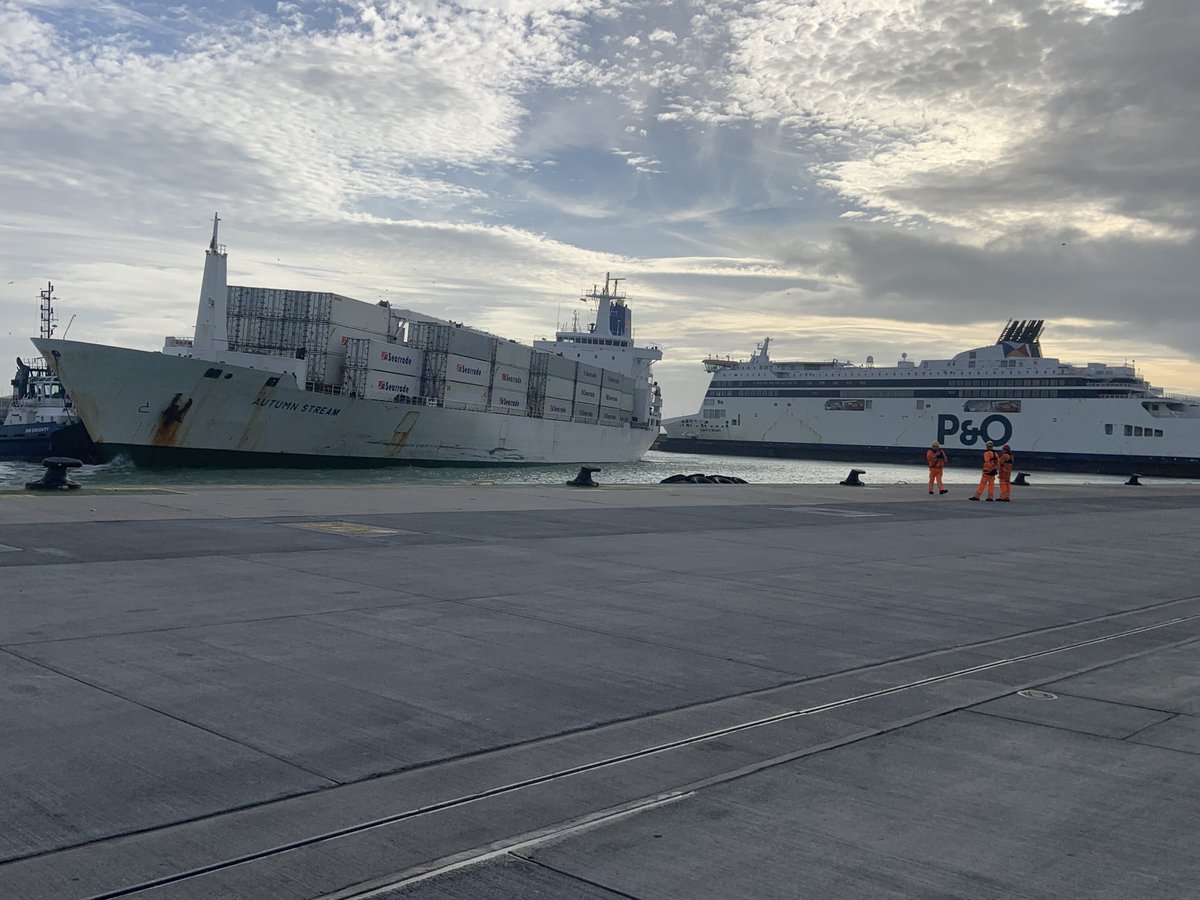 Hammond_Agency's tweet photo. Autumn Stream @Port_of_Dover where operations have commenced on the #PODCL. GT 13077 LOA 158.13. Due to set sail for the Port of Flushing tomorrow. #teamwork #supplychain https://t.co/huyFetjYPL