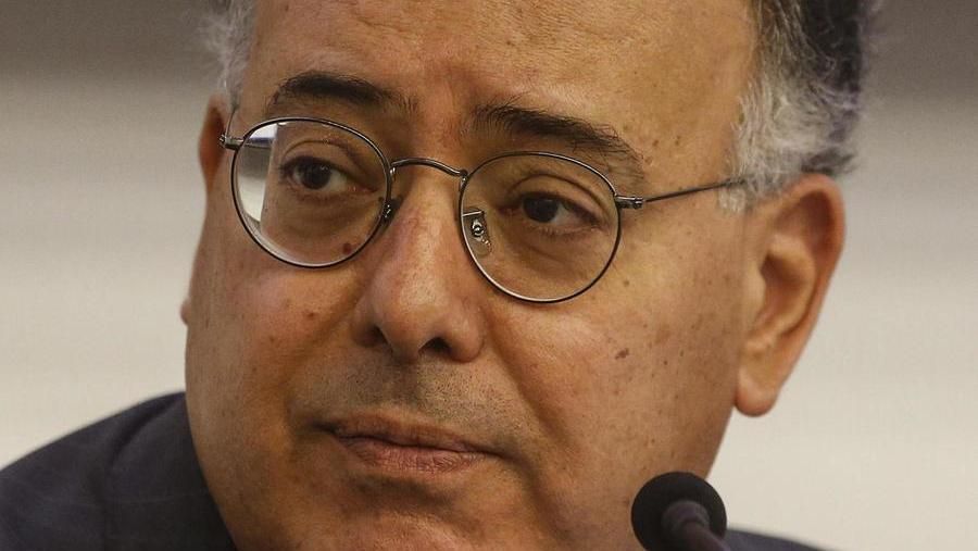 The buck passes back to Speranza. Surely, he can't get it wrong this time? Yes, he can. He appoints Eugenio Gaudio, a native of Calabria & former Rector of La Sapienza University in Rome. By now, it is too easy for the journalists >>