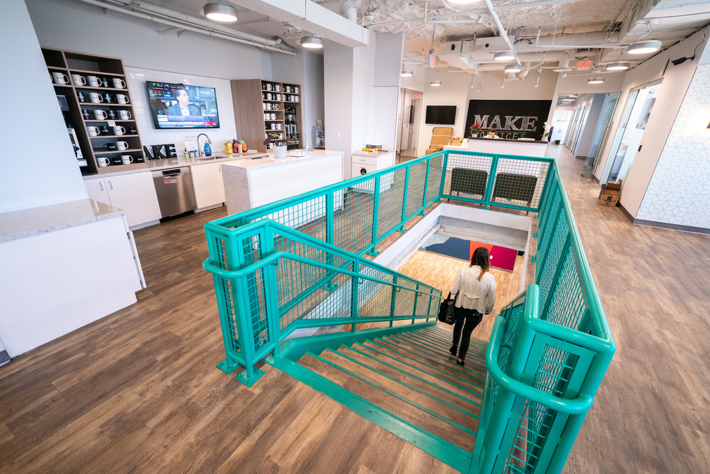 MakeOffices (@makeoffices) on Twitter photo We love the natural light that shines in our Reston, VA space. The pop of teal isn’t so bad either. makeoffices.com to book a virtual tour! We love the natural light that shines in our Reston, VA space. The pop of teal isn’t so bad either. makeoffices.com to book a virtual tour!