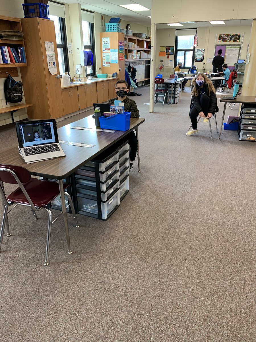 _MsWells's tweet photo. When you can’t be in school, we bring school to you! Interacting virtually with our classmate during our ELA lessons today. #virtualtabletalk #nas2021 #gcpride #gccares https://t.co/Xb55qnTYKi